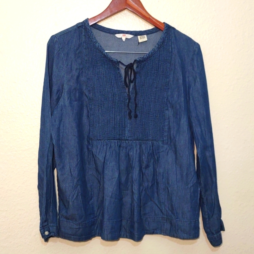SLIGHTLY USED MEDIUM LEVI'S PEPLUM LONG SLEEVE